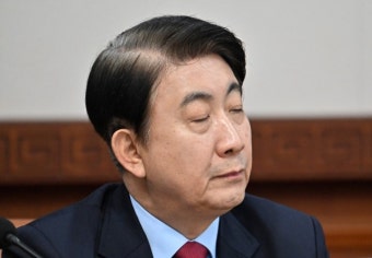 이동관 방통위원장, 탄핵안 처리 앞두고 자진 사퇴