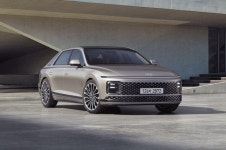 하이브리드 날개 단 그랜저, 국내 車시장 ‘왕좌’ 예약