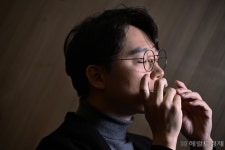 “그게 뭐라고 전공까지 해?” 하모니카로 세계를 제패한 이 사람 [인터뷰]