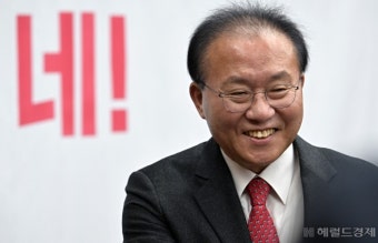 [헤럴드pic] 미소짓는 윤재옥 원내대표