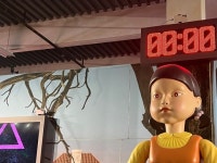 “오징어 게임에 삼성 갤럭시폰이 왜 나와?” 알고 보니…