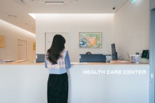 하이브, 엔터 업계 최초 헬스케어 센터 설립…음악 공부한 정신과 의사 상주