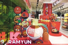 명동에 뜬 농심 브랜드존 “K-라면 맛보세요”