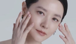 “50대인데 이런 피부, 말이 돼?” 생소한 회사에 ‘이영애’ 등장, 알고보니