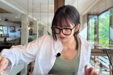 “내가 삼성폰을 쓰게 될 줄이야” 안유진 안경 사려다 최신폰 샀다, 무슨일?