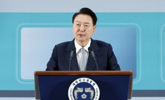 통영 욕지도 해상에서 9명 탄 어선 전복…尹 “가용인력·장비 총동원하라”