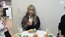 [영상] “샌드위치가 왜 두 갠줄 알아요?”…써브웨이의 ‘마이웨이’ [어! 그거]