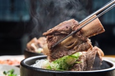 친구 결혼식 10만원 냈는데 갈비탕 나왔다…하객 불만에 누리꾼들 ‘시끌’