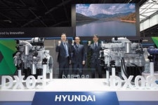 HD현대인프라코어, 인터마트서 친환경 엔진 공개