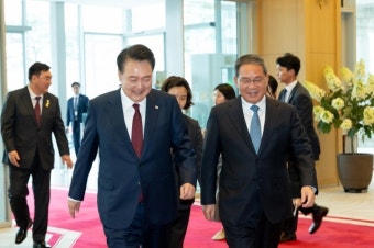 尹, 리창 총리와 회담 