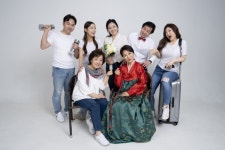 최수종이 예술감독으로 참가하는 연극 여자만세2, 대학로 무대에 올린다