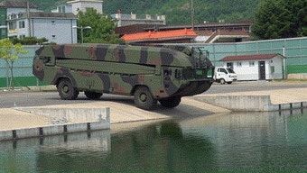 [영상] ‘움직이는 다리’ 한국형 자주도하장비 ‘수룡’ 전력화…제7기동군단 최초 배치