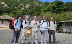 돌부처님이 세상 굽어보는 경주 남산, 법륜스님과 함께 오르다 [정용식의 내 마음대로 사찰여행 비경 100선]