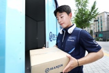 한진, 한진택배 기사 1만1000여 명에 ‘목걸이형 선풍기’ 증정