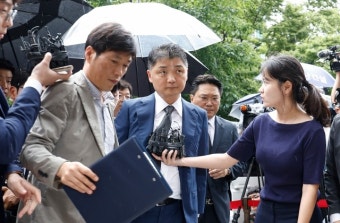 ‘SM 시세조종 혐의’ 카카오 김범수 전격 구속