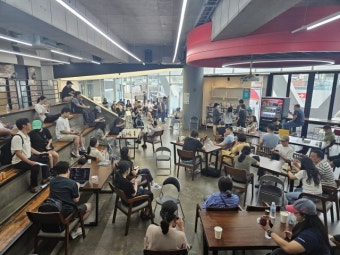 ‘뿔난 소비자’ 몰린 위메프 본사…대표는 “죄송하다”