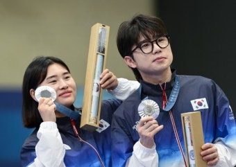 [울랄라포토] 박하준-금지현, 공기 소총 10m 혼성 은메달