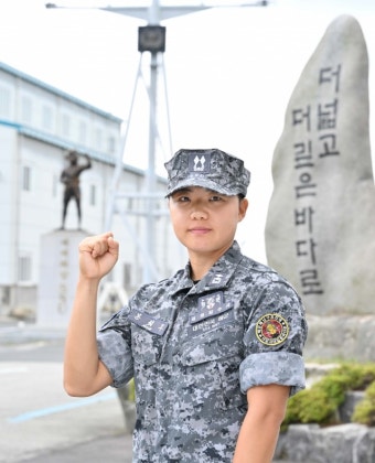 사상 첫 여군 심해잠수사(SSU) 문희우 대위 “임무수행 설렘 가득”
