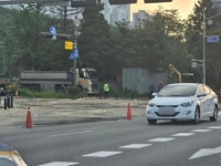 경기 용인등기소 앞 사거리 침수…지하 상수관로 파열