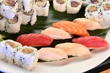 “수입하면 될텐데...” 초밥의 나라 일본이 쌀 부족난에 시달리는 이유