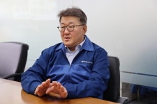 “러닝 열풍 뒤엔 우리가” 미드솔 소재 혁신 속도내는 동성케미컬 [그 회사 어때?]