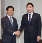 최태원 회장, 김문수 고용장관 만나 “고용 창출·유연성 확보 협업하자”