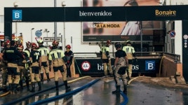 지하주차장이 무덤으로 스페인 최악 홍수에 침수된 쇼핑센터…차량 수백대 발견