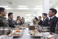 군부대에 빽다방 떴다…백종원 대표 병영식당컨설팅 추진