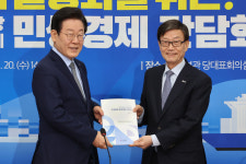 무역협회 만난 이재명, ‘주 52시간제 완화’ 요청에 “고민해봐야”