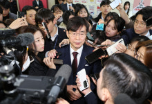 국힘 ‘탄핵 공개 찬성 1호 의원’ 나왔다…‘친한’ 조경태 “국민 편 서느냐, 부역자 되느냐”