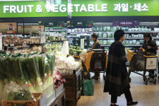 대형마트 희망퇴직은 ‘진행형’, 효과는 있었을까 [비즈360]