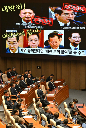 고개숙인 한덕수 국무총리와 국무위원들 [임기자의 뷰파인더]