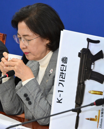 [헤럴드pic] 물마시는 추미애 더불어민주당 윤석열내란진상조사단장