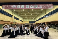 경남뮤지컬단, 등교길 콘서트 창원 의창초교 개최