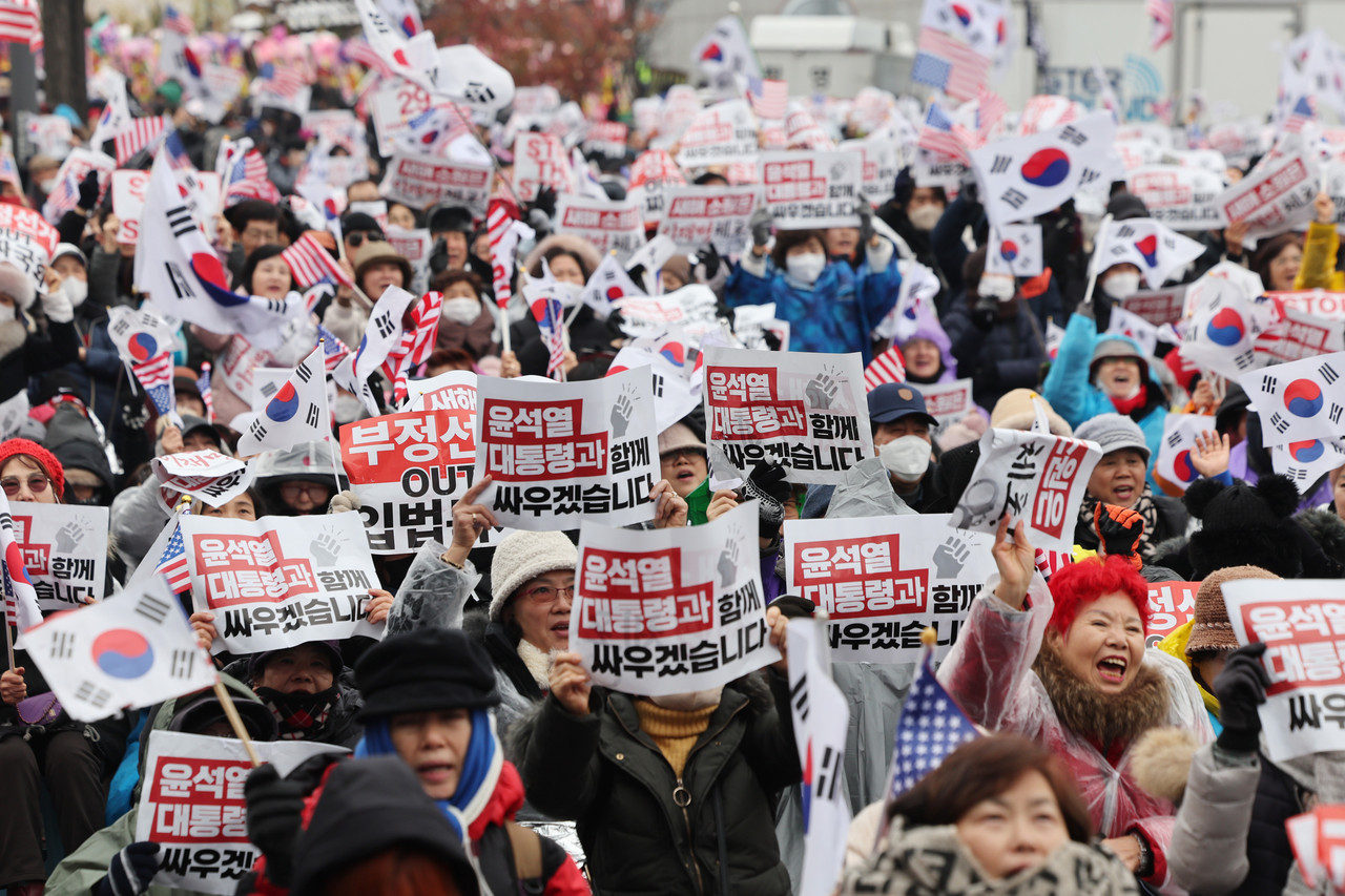 서울 종로서 윤석열 대통령 탄핵 반대 집회 2일째, 대국민 운동에 주목
