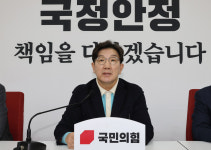 권성동, 美여객기 사고 애도…“모두 생존 소식 들려오기를 기도”