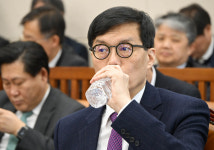 한은 총재 “금리 인하 방향 공감대 있다”