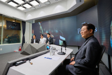 이재명 “한미동맹 특별하지만 일방적으로 끌려다니면 안 돼”