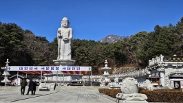 광복 80년 되새긴 독립운동 성지…‘통일약사대불’ 팔공산 동화사 [정용식의 사찰 기행]