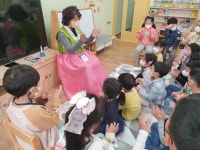 “옛날 옛날에…”송파구, 어르신이 유치원서 ‘동화구연