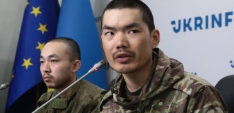 “러시아 거짓말에 속았다” 우크라에 잡힌 중국인 용병 2명 회견