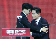 국힘 대선 후보 김문수…노동운동가 출신 아스팔트 우파, 그가 걸어온 길은