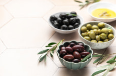 무심코 넣었다간 “아오 짜”…올리브, 나트륨 주의하세요 [식탐]