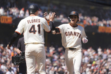 이정후 탄력 받았다!…MLB 데뷔 후 첫 2경기 연속 홈런 폭발