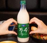 신기술 품고 ‘빵집 19禁 음료’로…장수 막걸리의 장수 비결은? [언박싱]
