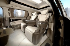 노블클라쎄, ‘노블클라쎄 T9’ 출시…순정 카니발 하이리무진 기반 프리미엄 사양 눈길