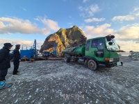 독도에  분뇨차 상륙했다