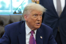 트럼프 “열흘이나 2주 후 각국에 관세 수용·거부 선택할 서한 발송”