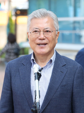 문재인 “이재명 정부, 파탄난 남북관계 복원할 것”
