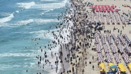 “해수욕장 파라솔 없고 DJ파티를”…추억의 해변 풍경 사라진다는데